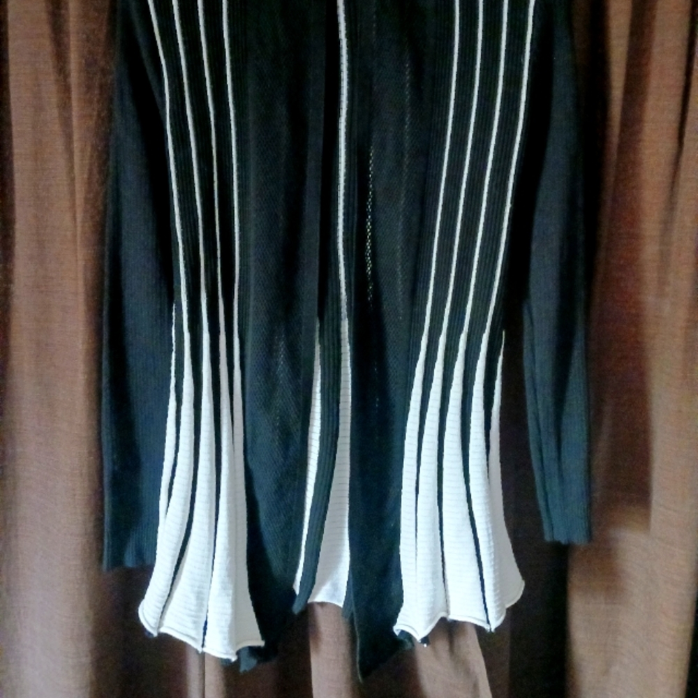 Cardigan - Picture 2 of 4